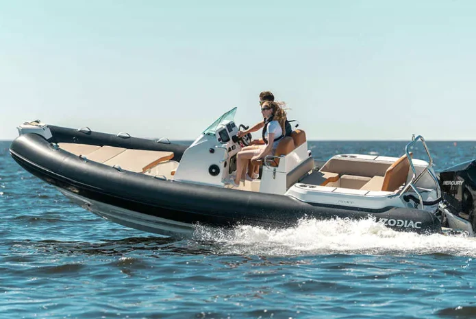 Location de Bateau avec Permis Zodiac Medline 7.5 RentBoats Estartit