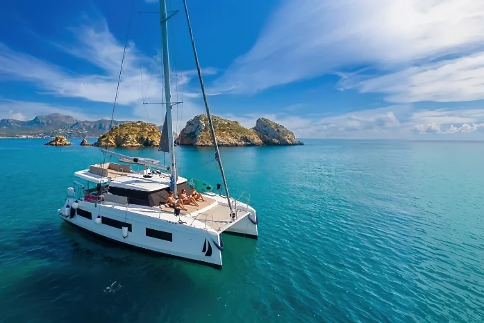 Alquiler Catamaran Aventura37 con patrón Estartit