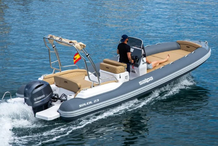 Salpa Soleil 23 à louer pour des sorties nautiques exceptionnelles.