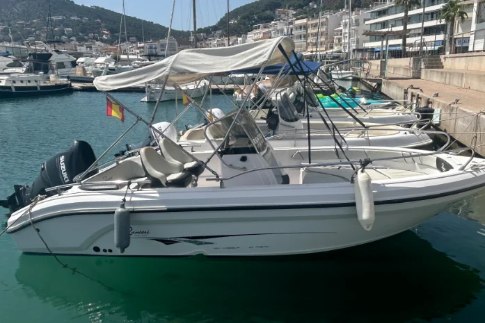 Location de bateau avec permis Ranieri 5.5 chez Rentboats à Estartit
